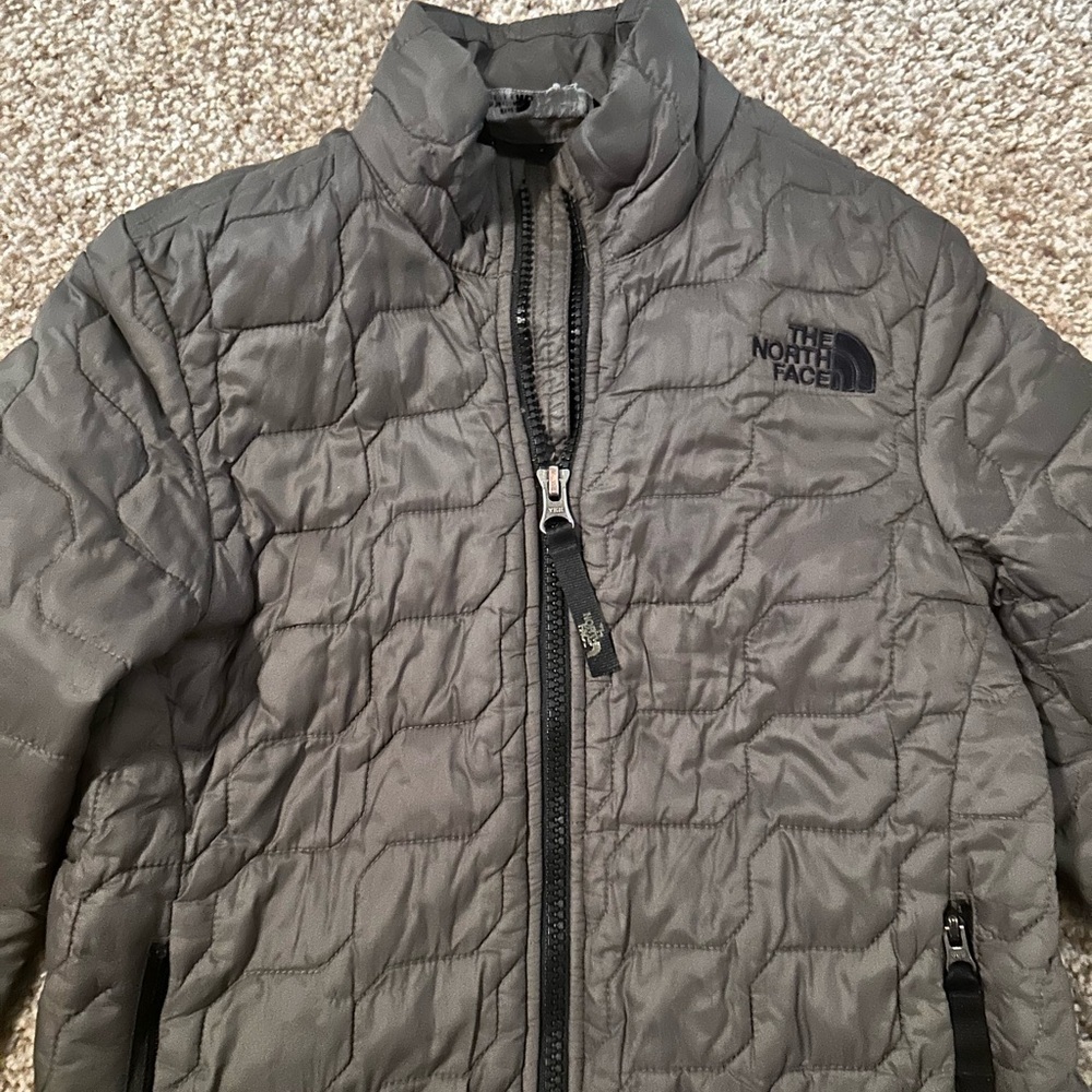 The North Face boy’s Gray Jacket EUC